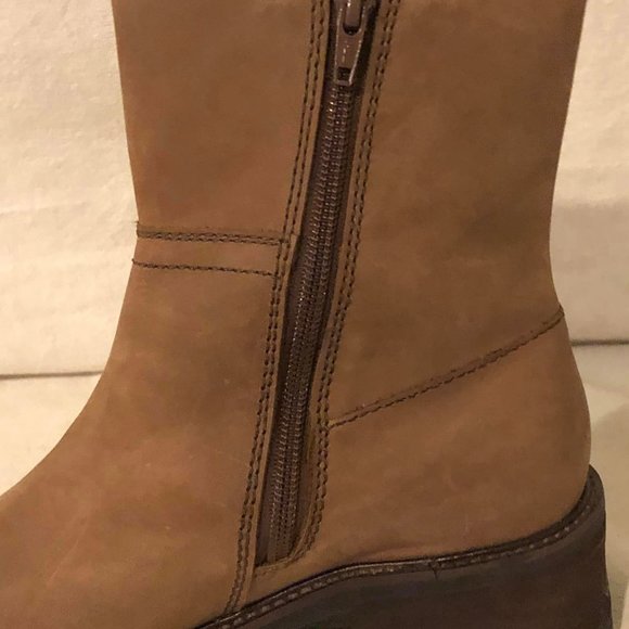 Size 8.5 Relativity Everest Suede/Leather Tan Ankle Boots - Picture 7 of 10